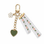 Green daisy keychain with lace detail | KCA066-01 | image 1