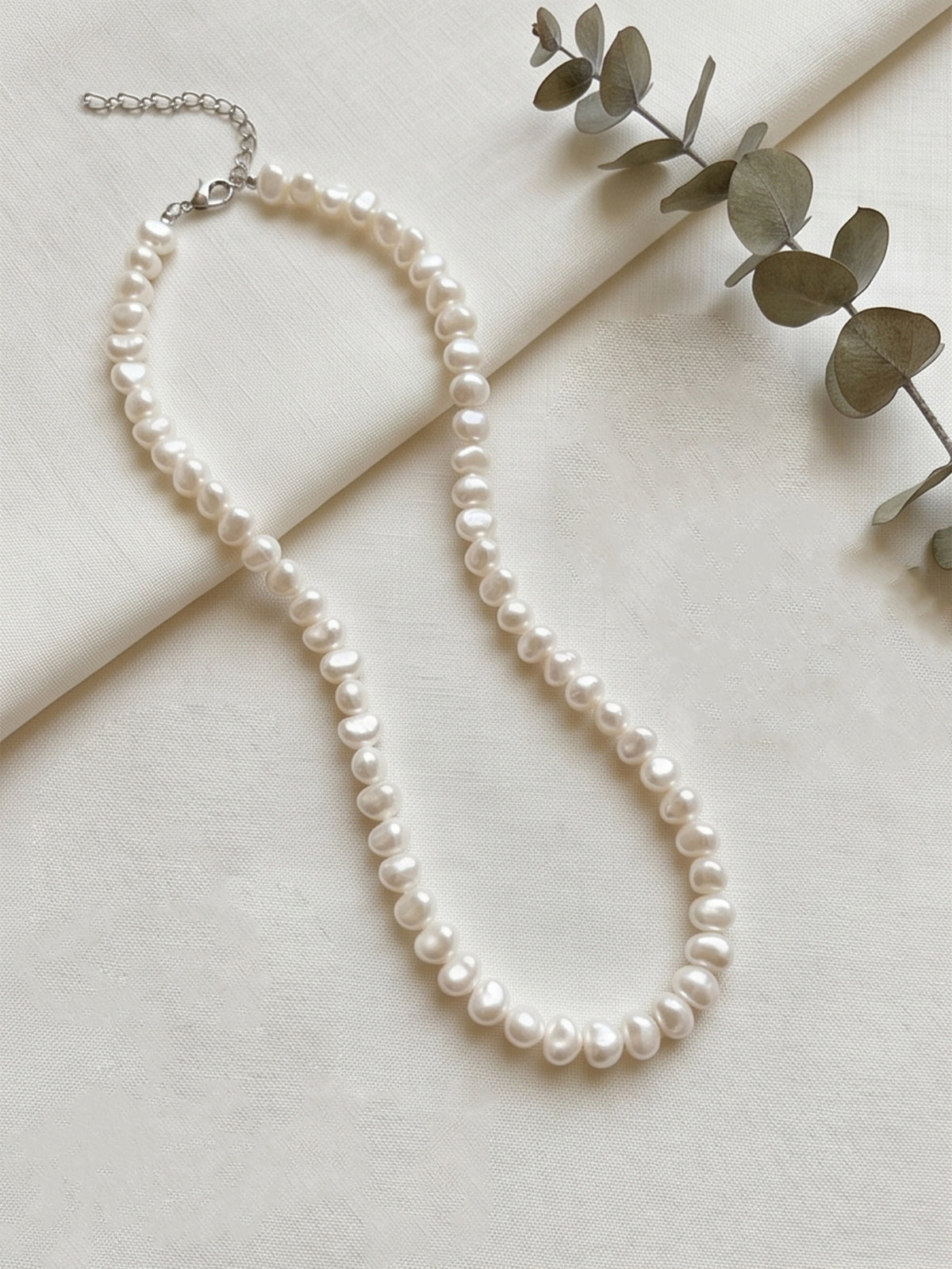 Twisted Faux Pearl Necklace with ABS beads and zinc-alloy hardware | NA939-01 | image 2