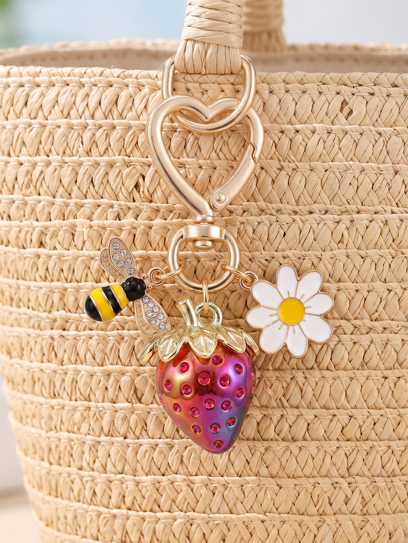 Gold-tone bee daisy strawberry keychain accessory | KCA092-05 | image 2