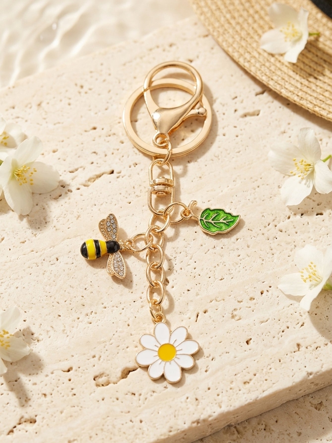 Gold-tone bee daisy leaf keychain accessory | KCA092-03 | image 2