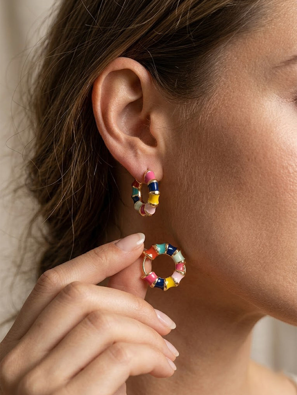Multicolor enamel copper hoop earrings with circular design | ERA642-01 | image 2