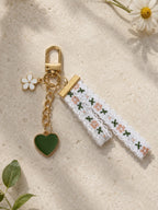 Green daisy keychain with lace detail | KCA066-01 | image 2
