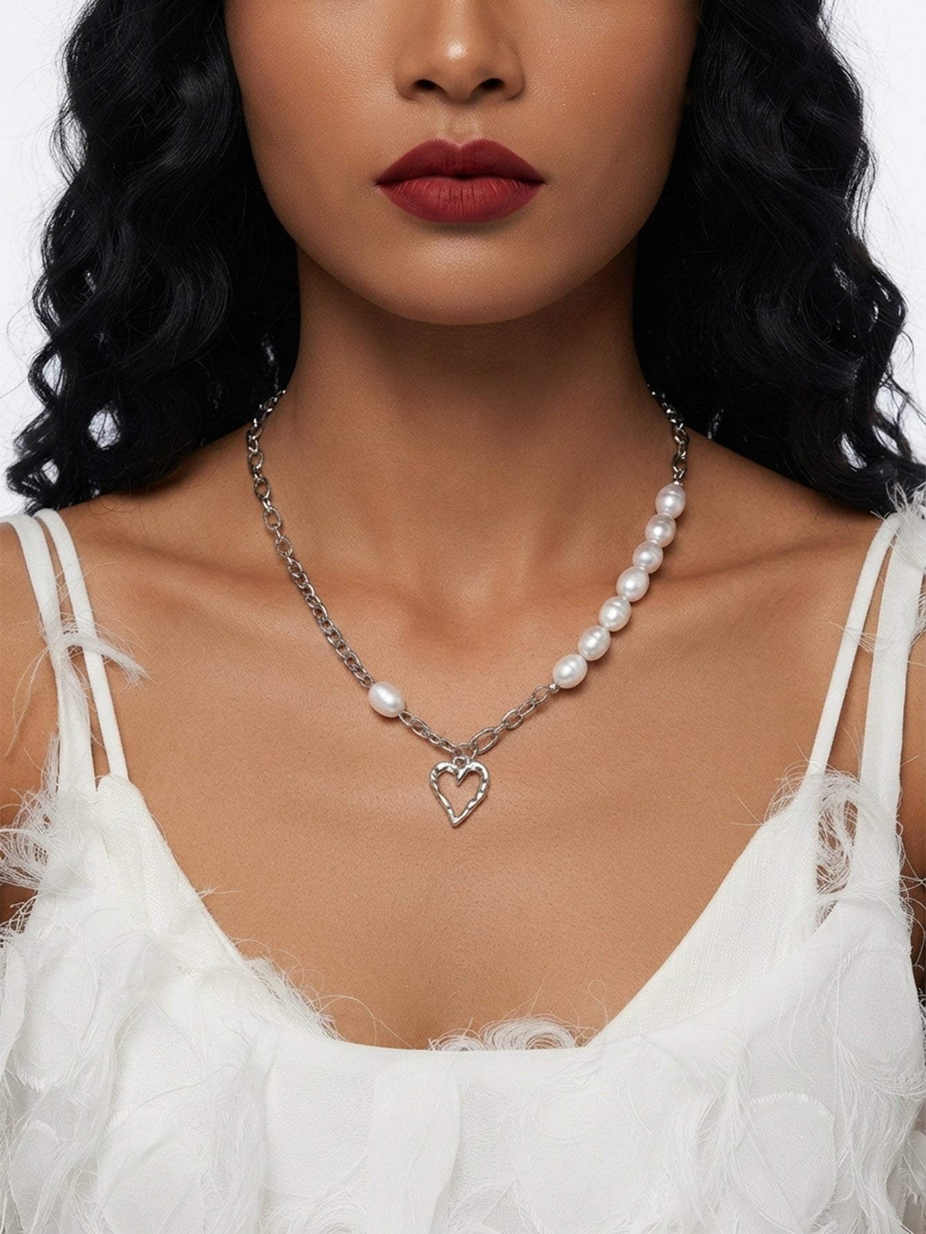 Silver-Tone Asymmetric Heart Necklace with zinc-alloy hardware | NA589-01 | image 2