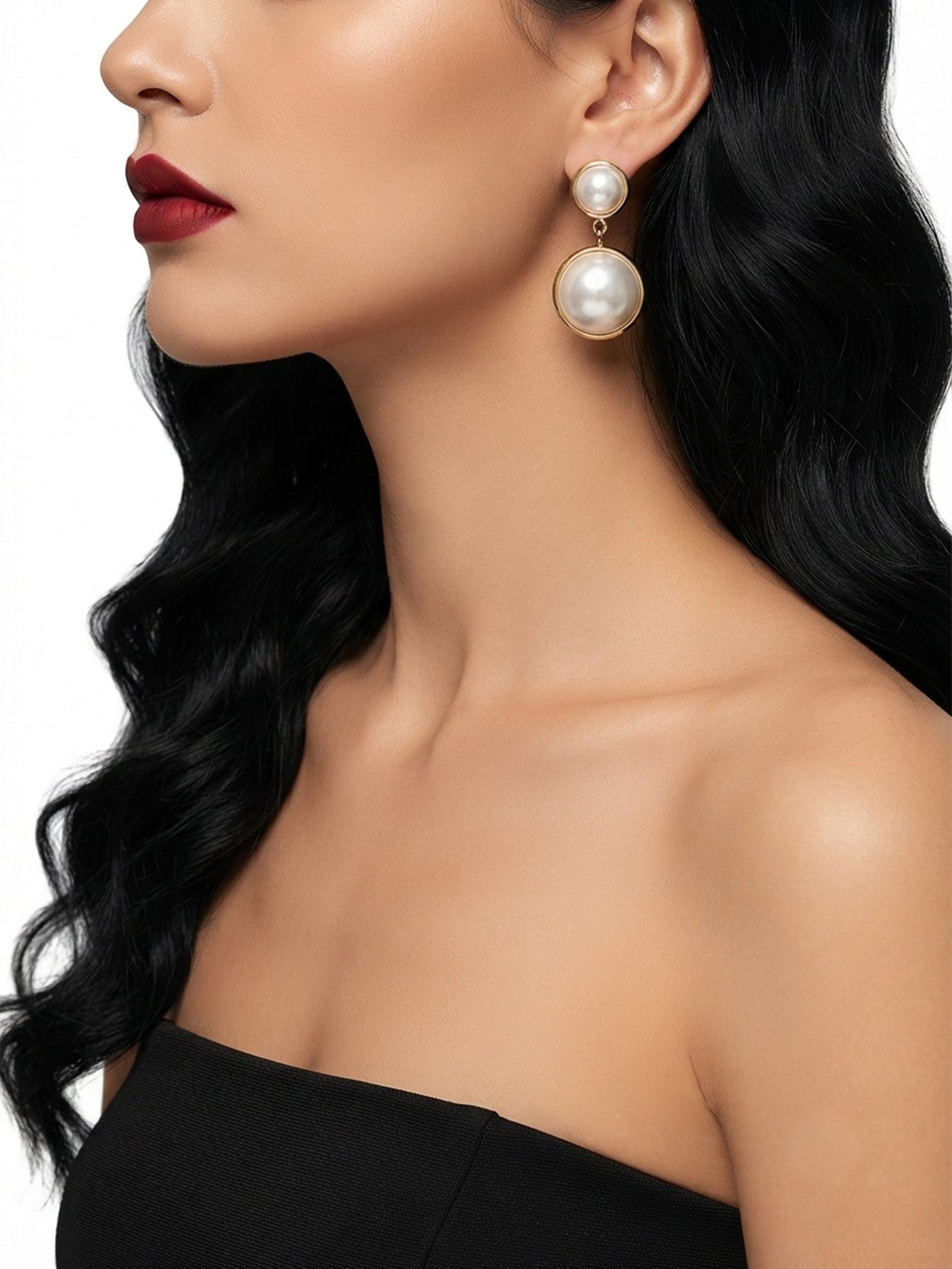 Faux pearl stud earrings with elegant silhouette | ERA081-01 | image 2