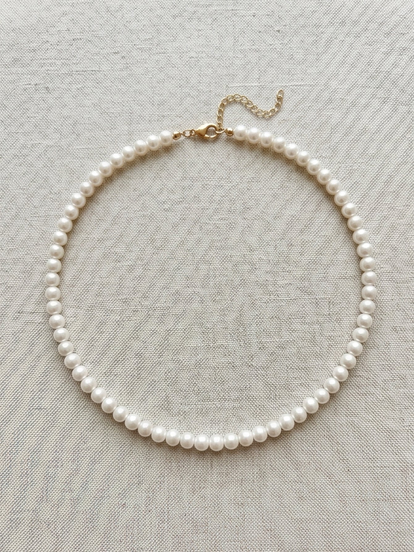 White Faux Pearl Necklace with ABS beads and zinc-alloy hardware | NA939-02 | image 2