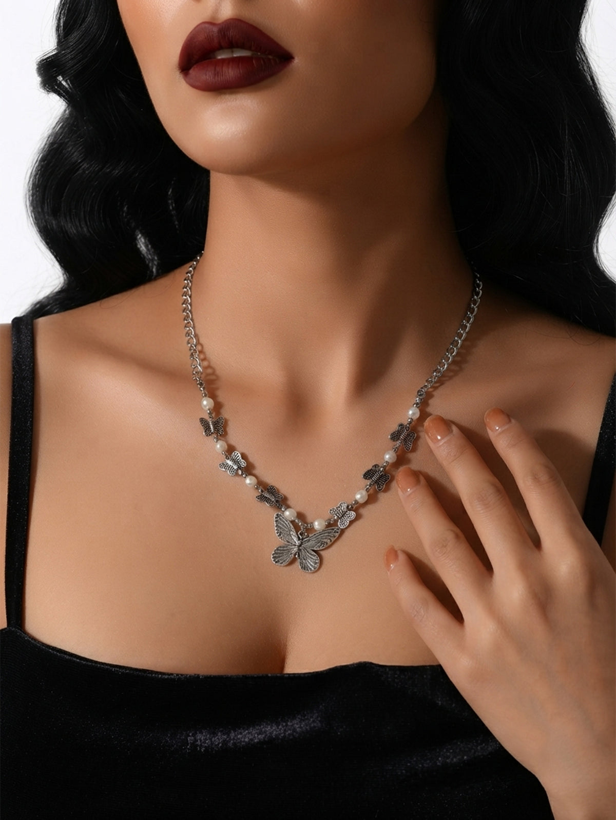 Silver-Tone Butterfly Pearl Necklace with zinc-alloy hardware | NA590-01 | image 2