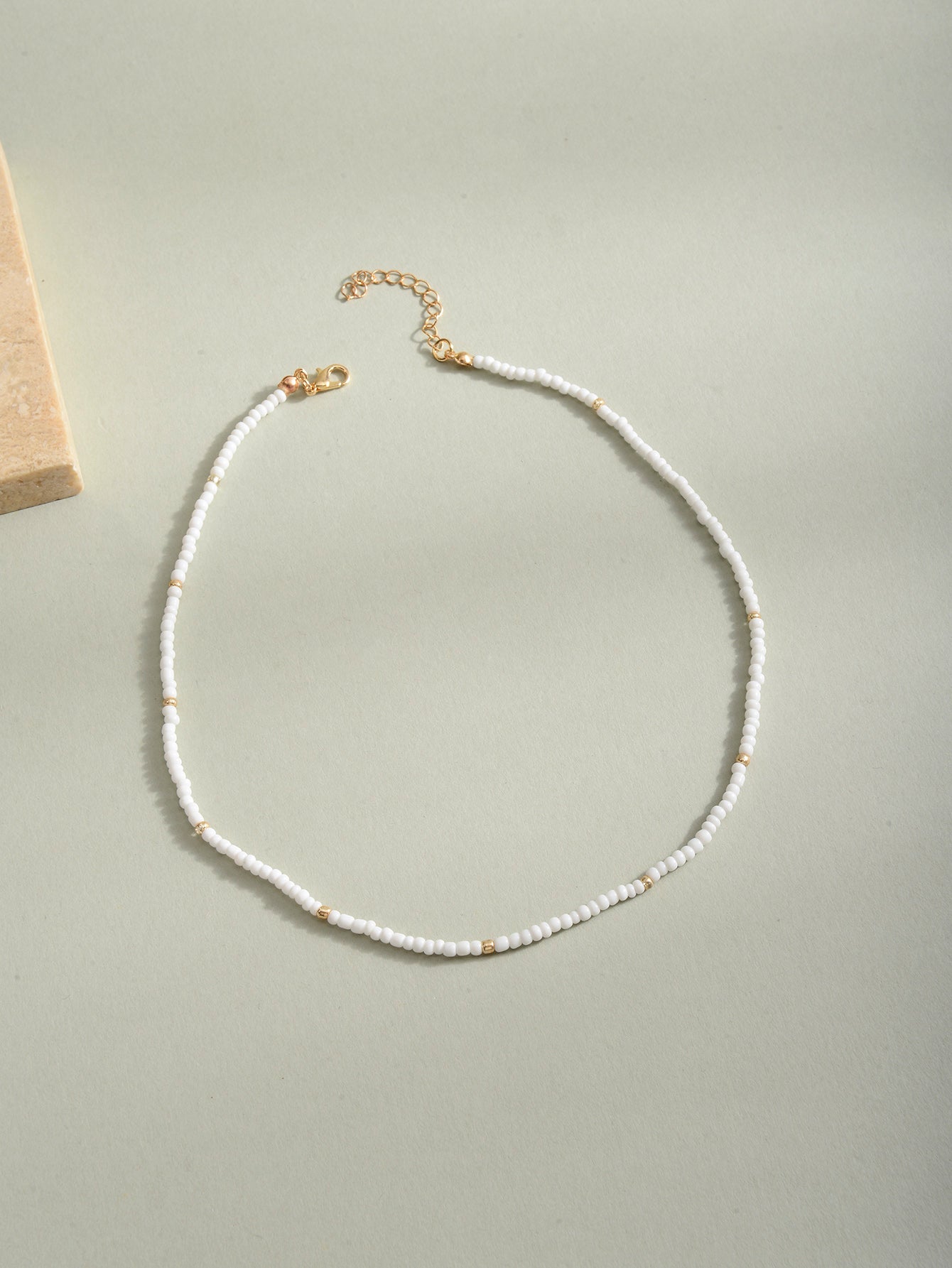 White Glass Beaded Necklace with glass beads | NA576-03 | image 2