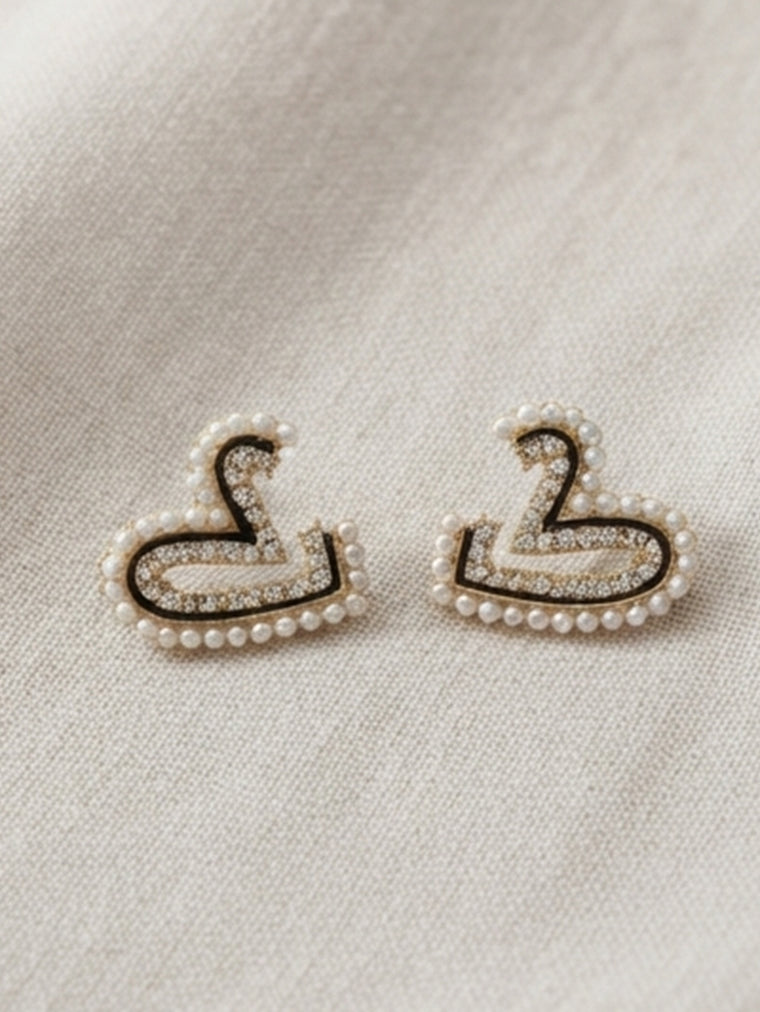 Crystal pearl heart earrings with compact silhouette | ERA388-01 | image 2