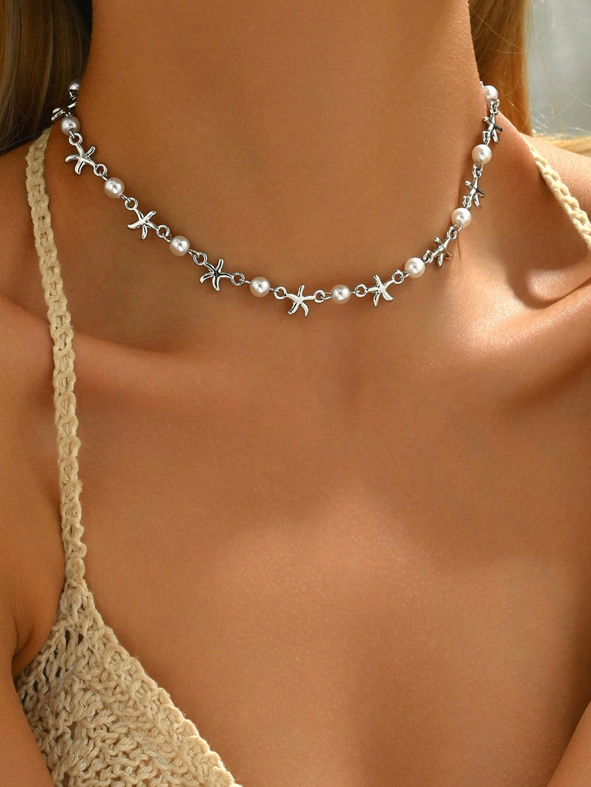 Starfish Faux Pearl Necklace with copper and zinc-alloy details | NA904-01 | image 2