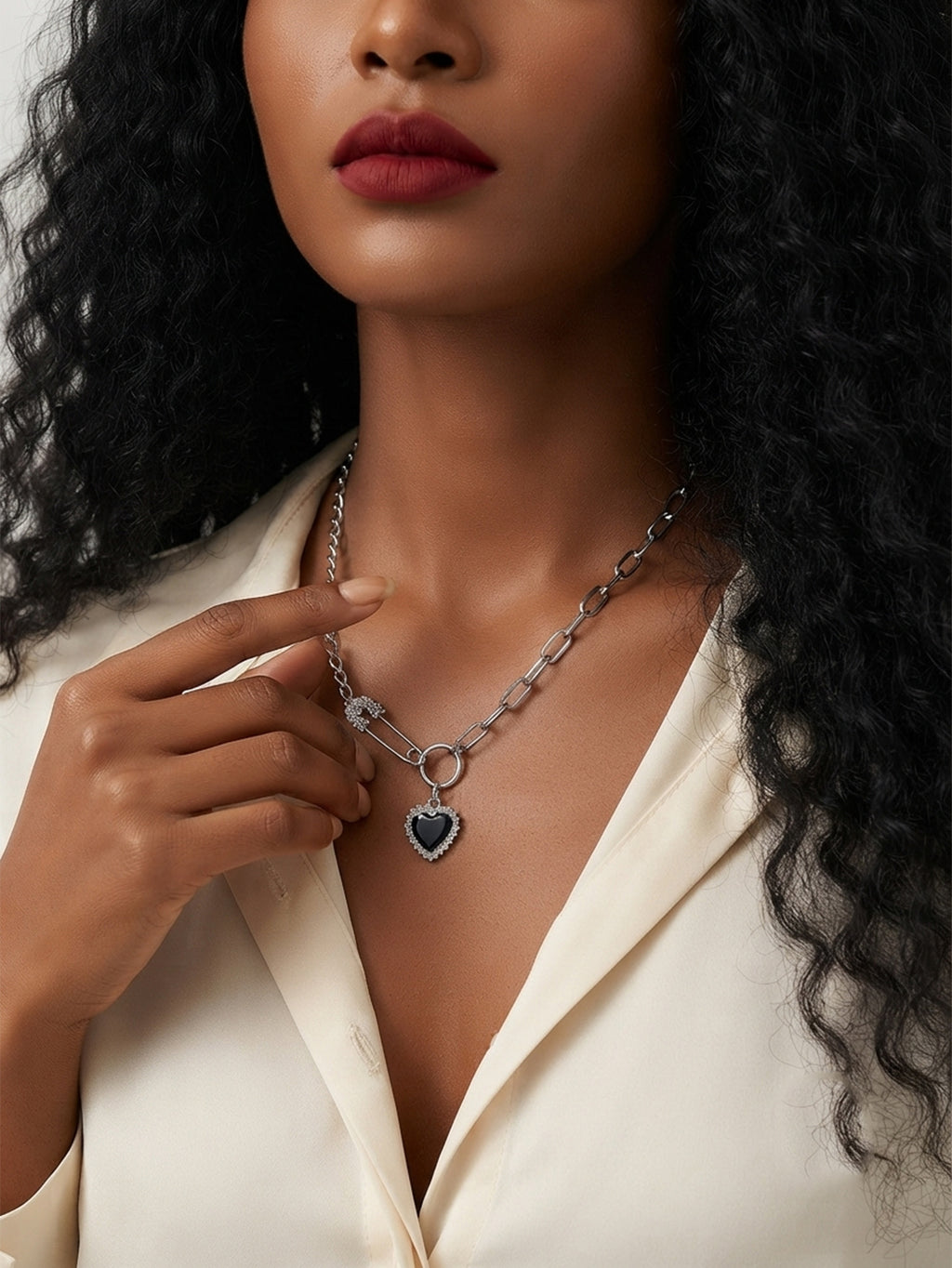 Silver-Tone Black Heart Necklace with zinc-alloy hardware | NA609-01 | image 2