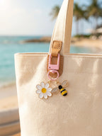 Pink bee and daisy keychain accessory | KCA092-06 | image 2
