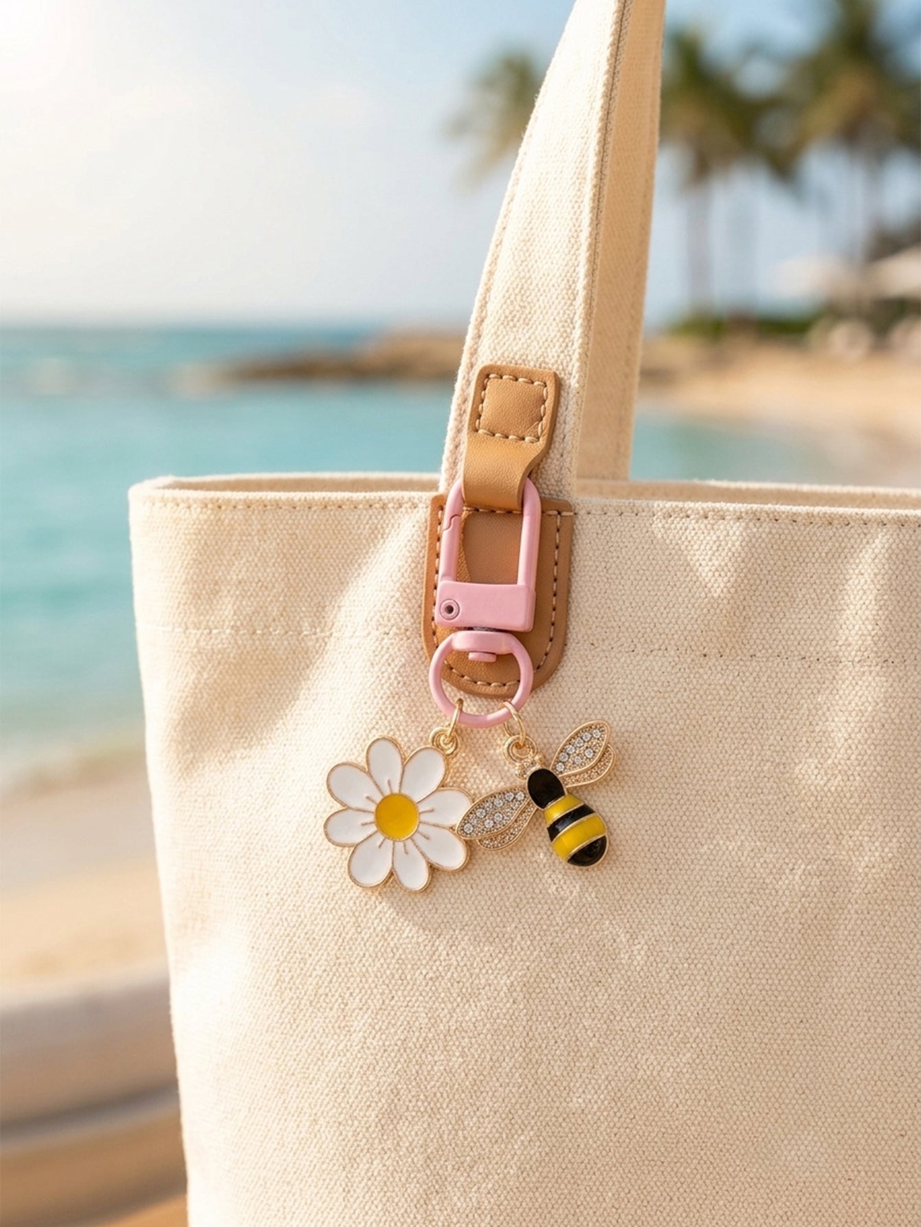 Pink bee and daisy keychain accessory | KCA092-06 | image 2