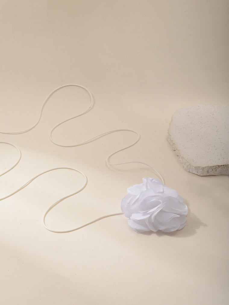 White Flower Wrap Necklace with polyester fabric | NA784-02 | image 2