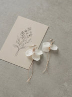 Plastic flower earrings with sculpted floral details | ER1334-1 | image 2