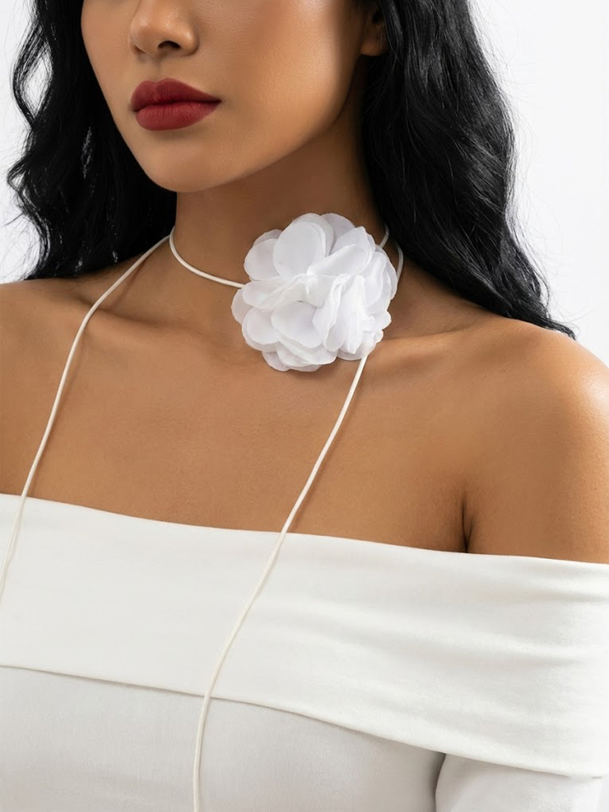 White Flower Wrap Necklace with polyester fabric | NA784-02 | image 3