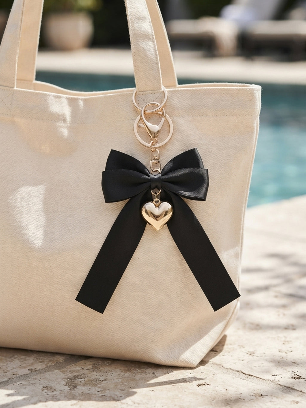 Black bow keychain with heart-shaped accent | KCA051-09 | image 3