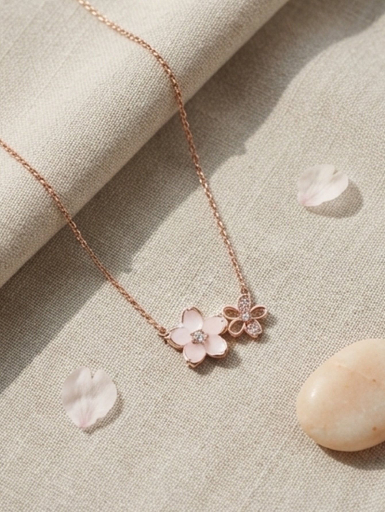 Rose Gold-Tone Mother-of-Pearl Blossom Necklace with alloy hardware | NA899-01 | image 3