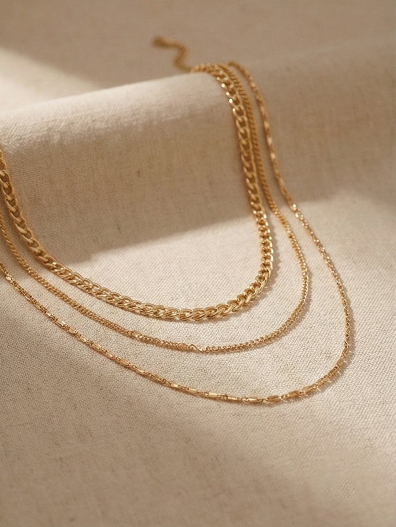 Triple Layer Chain Necklace with zinc-alloy hardware | NA497-01 | image 3