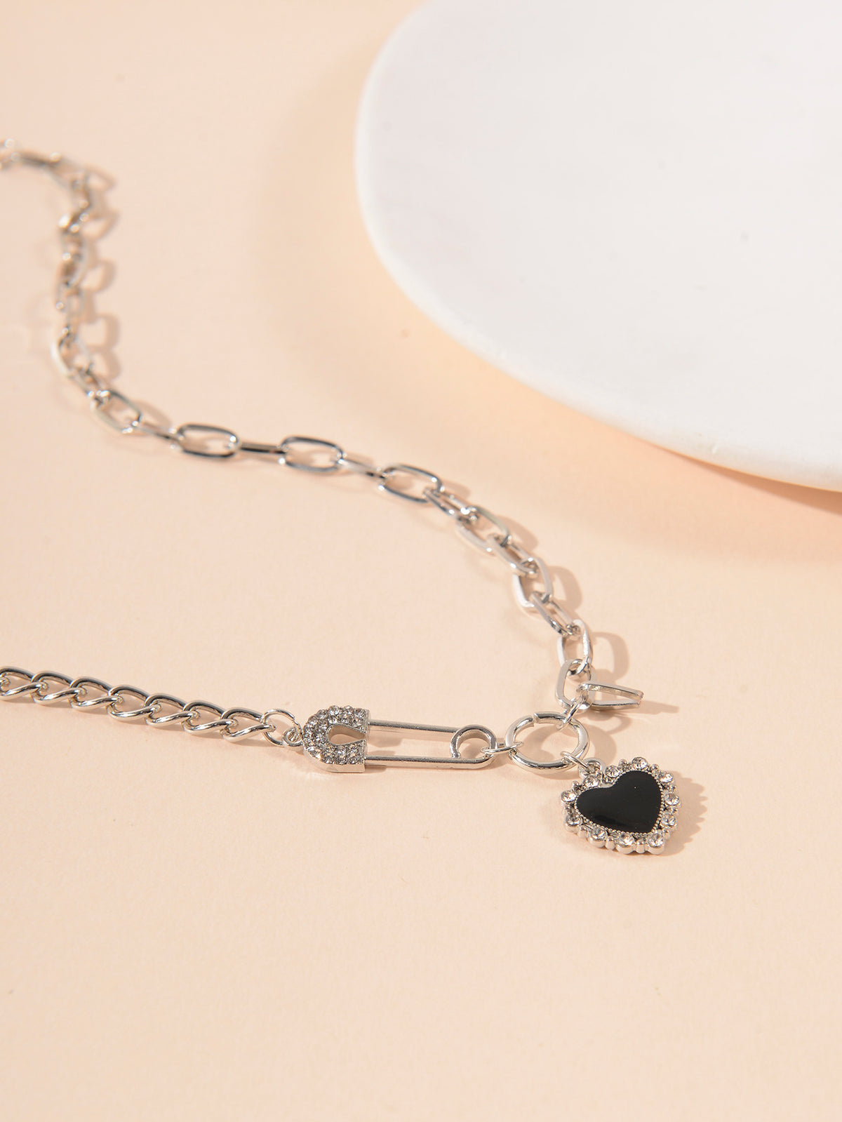 Silver-Tone Black Heart Necklace with zinc-alloy hardware | NA609-01 | image 3