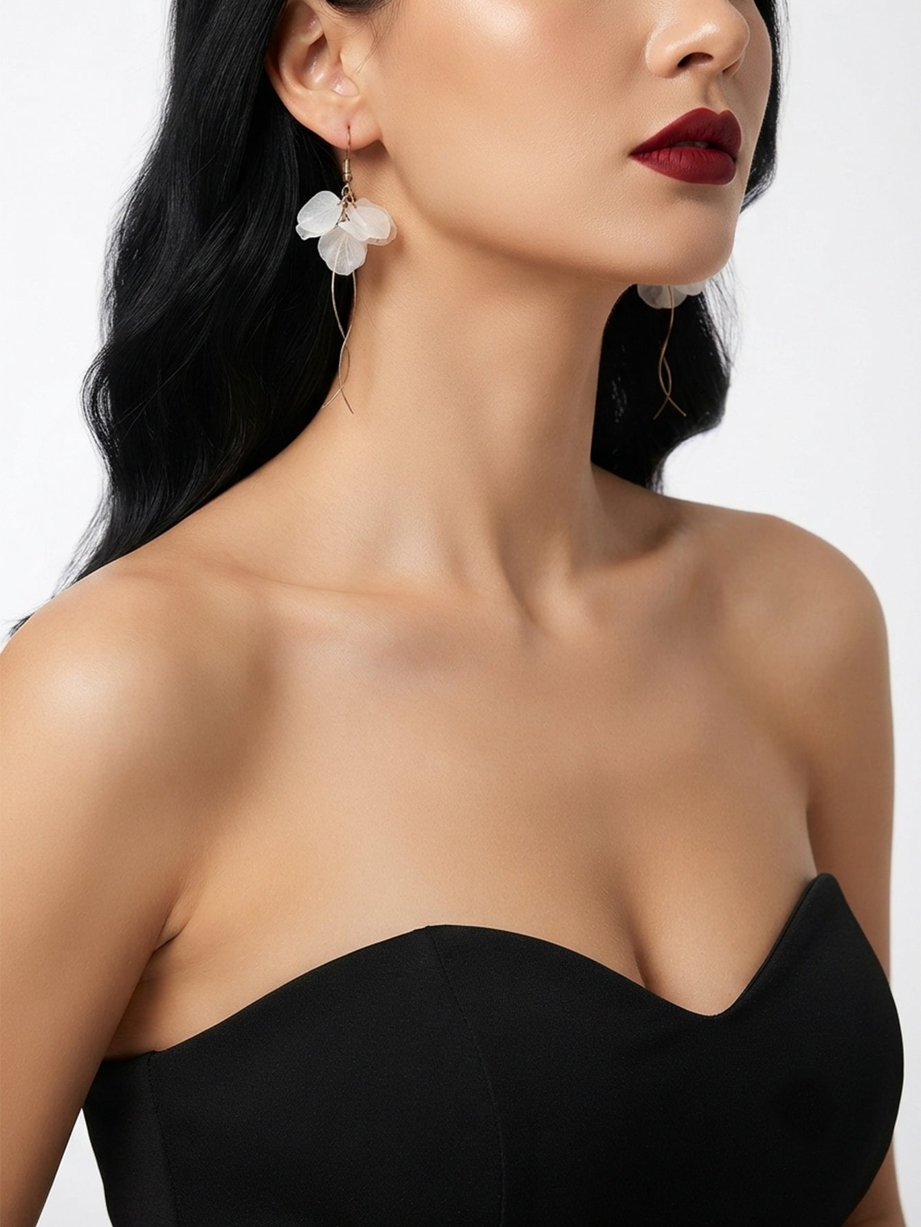 Plastic flower earrings with sculpted floral details | ER1334-1 | image 3