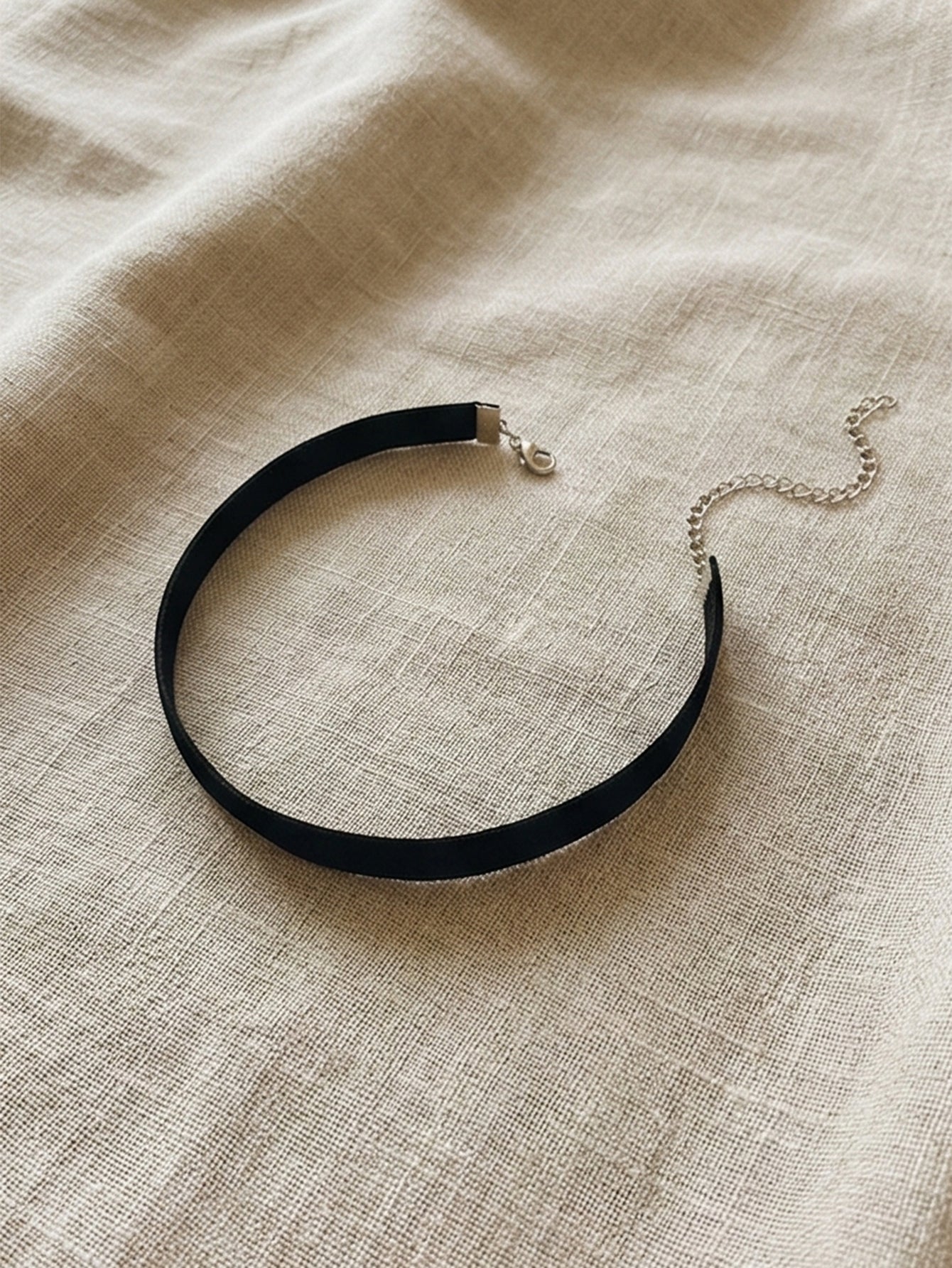 White Velvet Choker with polyamide fabric | NA891-01 | image 3