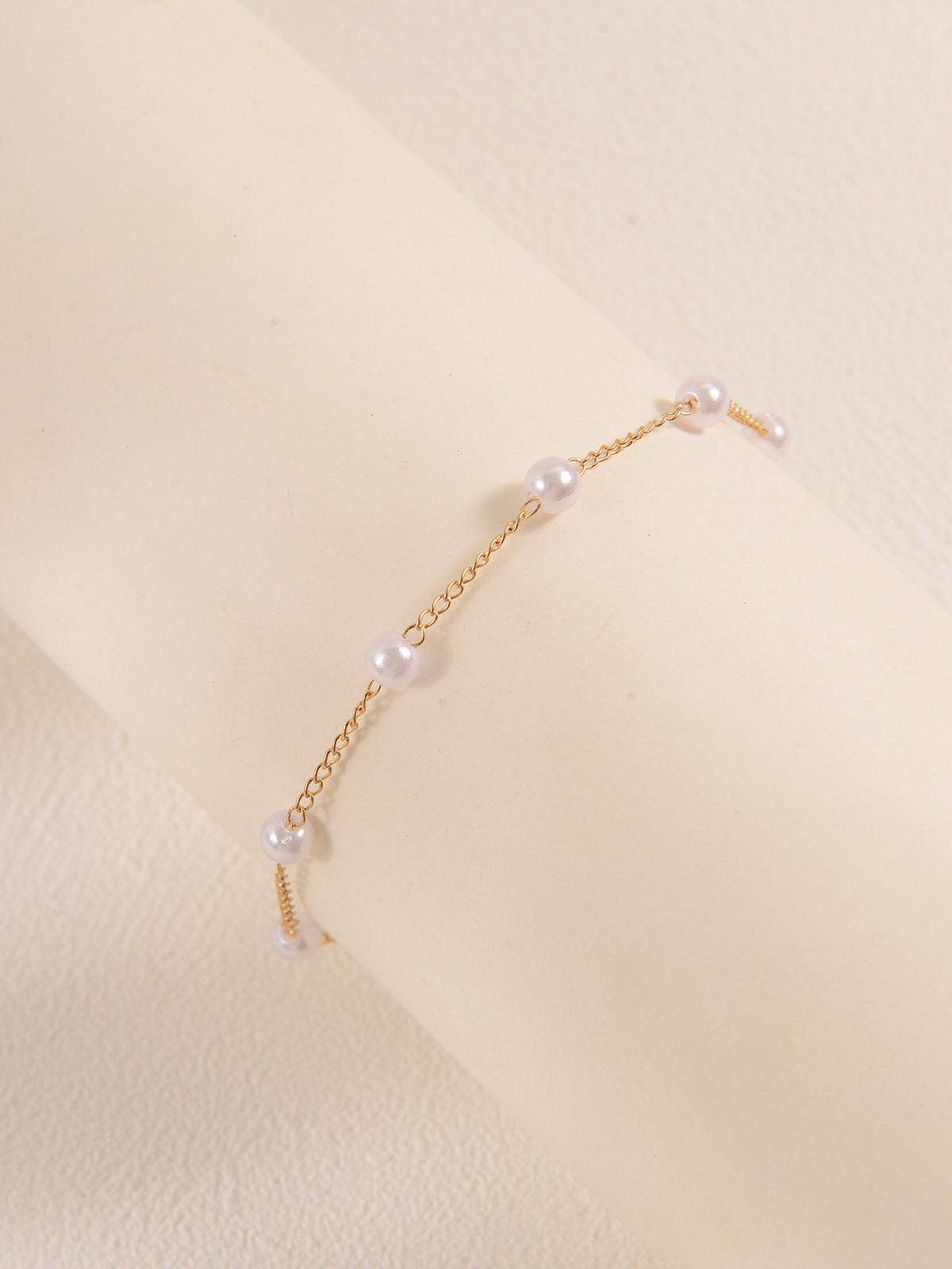 Faux Pearl Gold-Tone Anklet with zinc alloy and plastic details | JL7367-01 | image 3