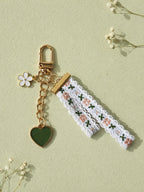Green daisy keychain with lace detail | KCA066-01 | image 3