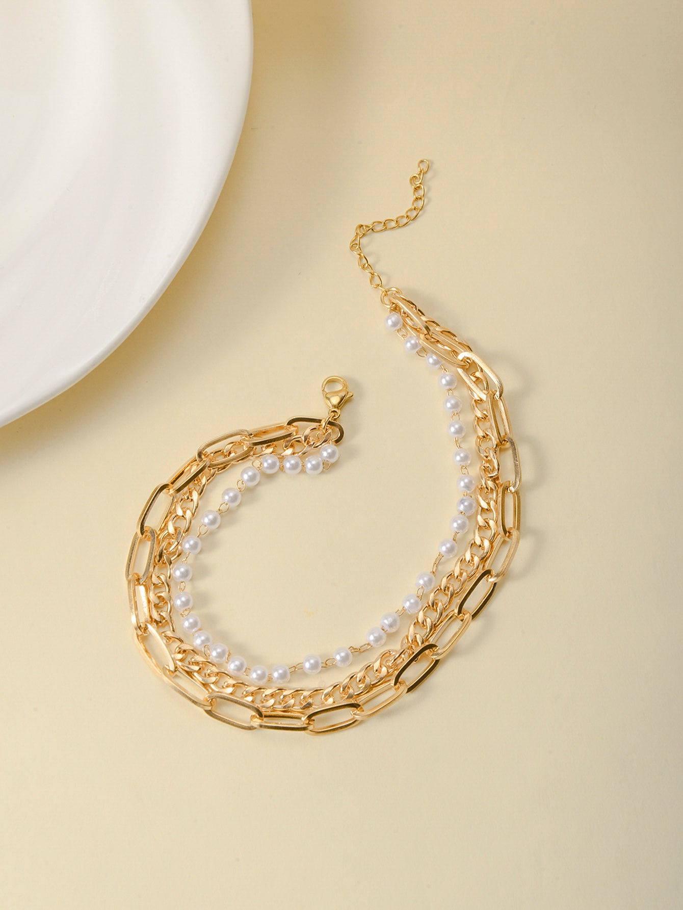 Triple-Layer Faux Pearl Anklet with zinc alloy details | JL7343-01 | image 3