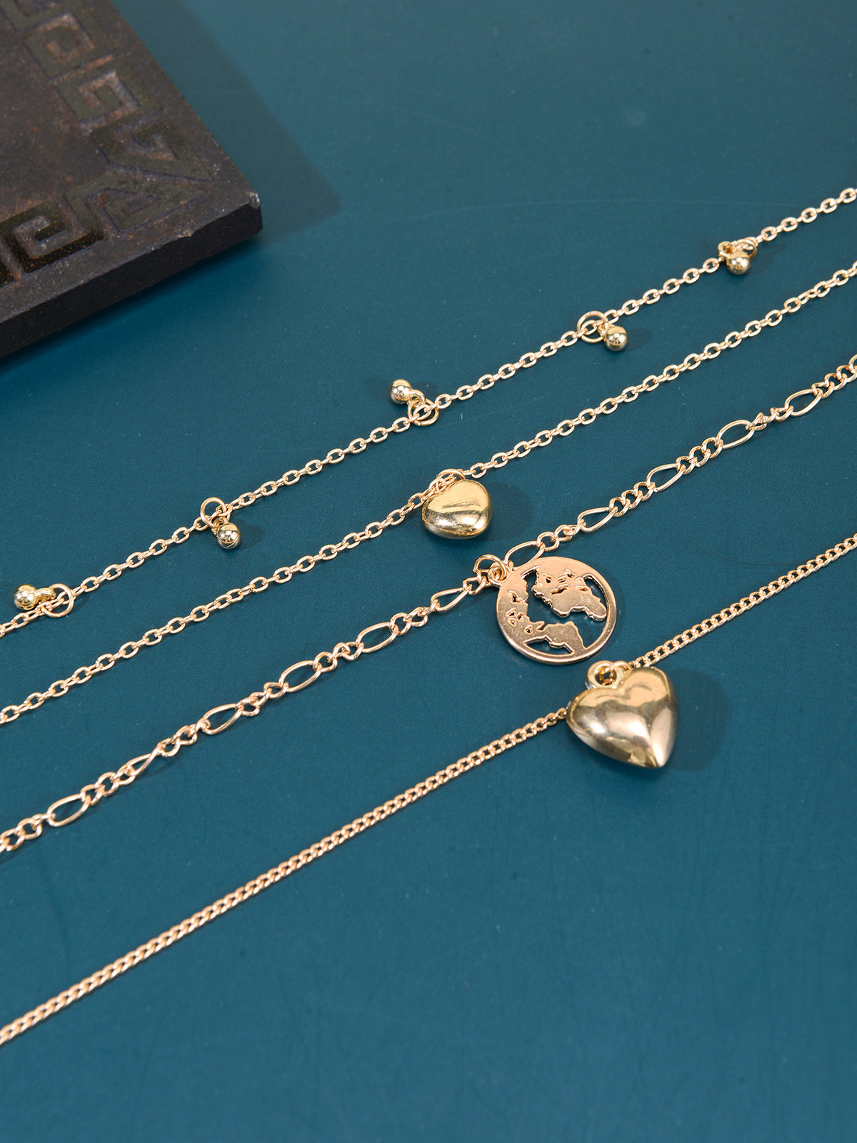 Gold-Tone Heart Layered Necklace with zinc-alloy hardware | NA477-01 | image 3