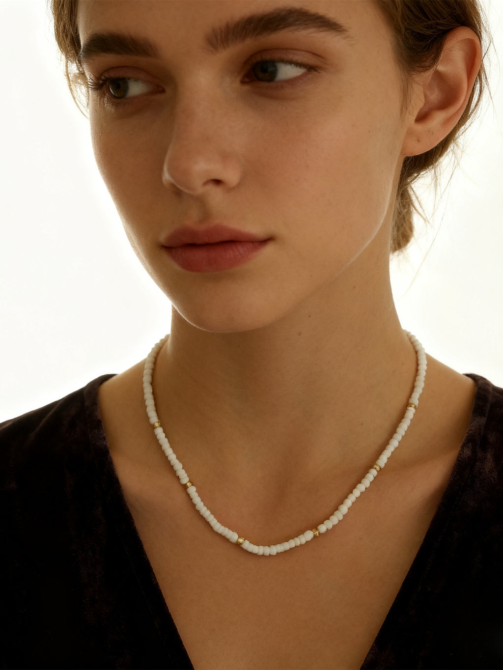 White Glass Beaded Necklace with glass beads | NA576-03 | image 3