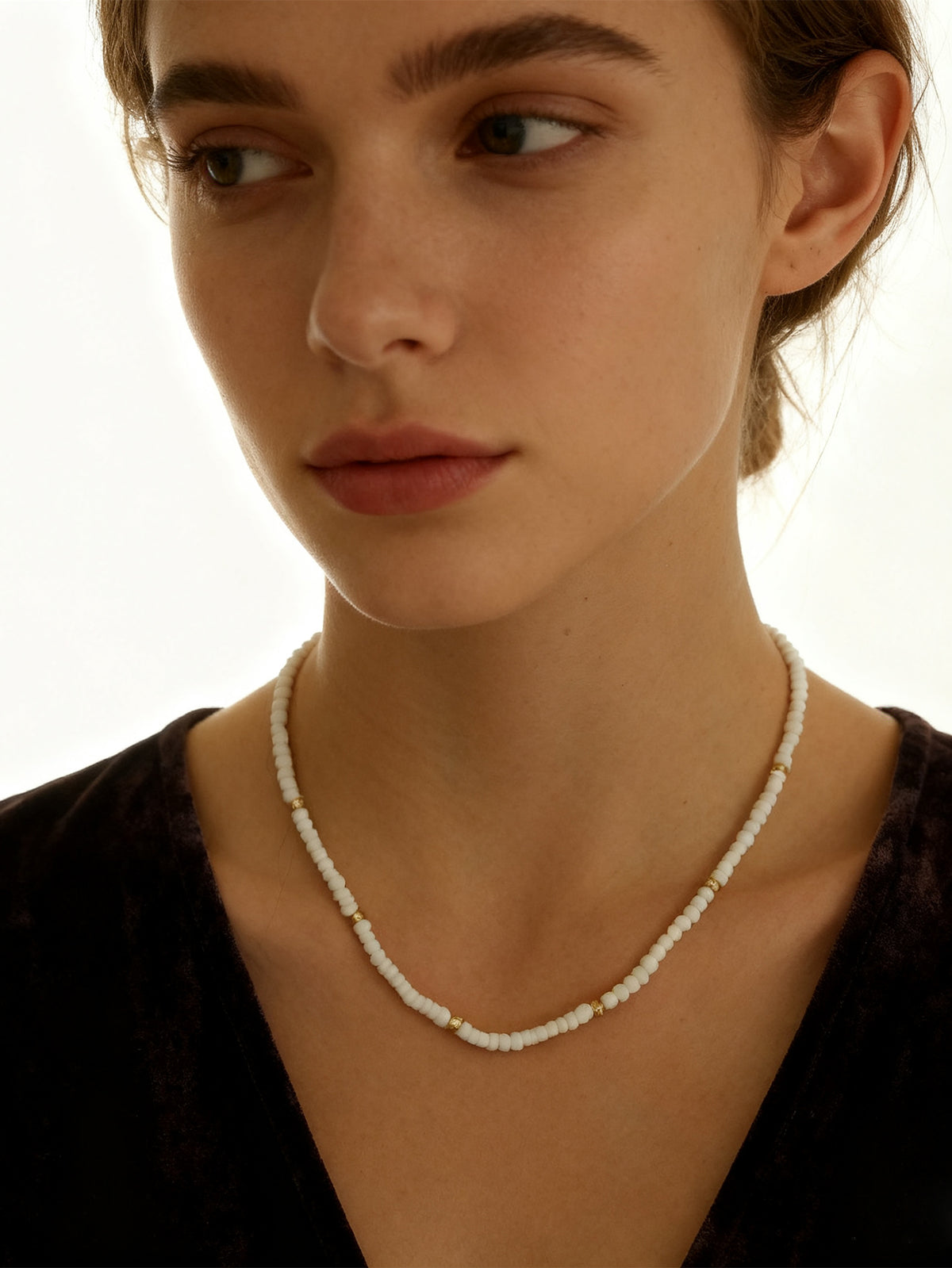 White Glass Beaded Necklace with glass beads | NA576-03 | image 3