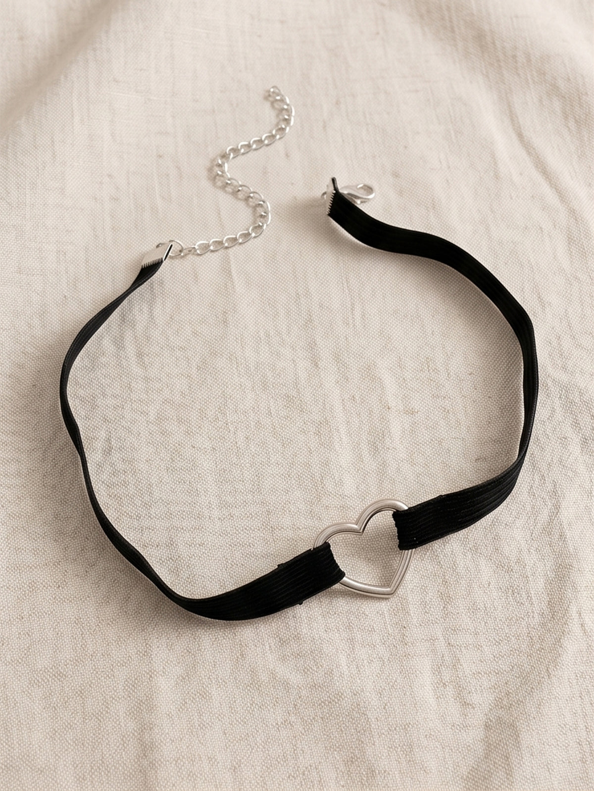 Black Heart Stretch Choker with an elastic band | NA871-01 | image 4