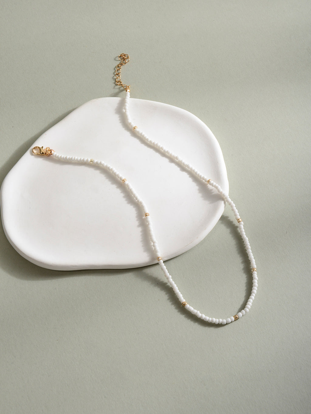 White Glass Beaded Necklace with glass beads | NA576-03 | image 4
