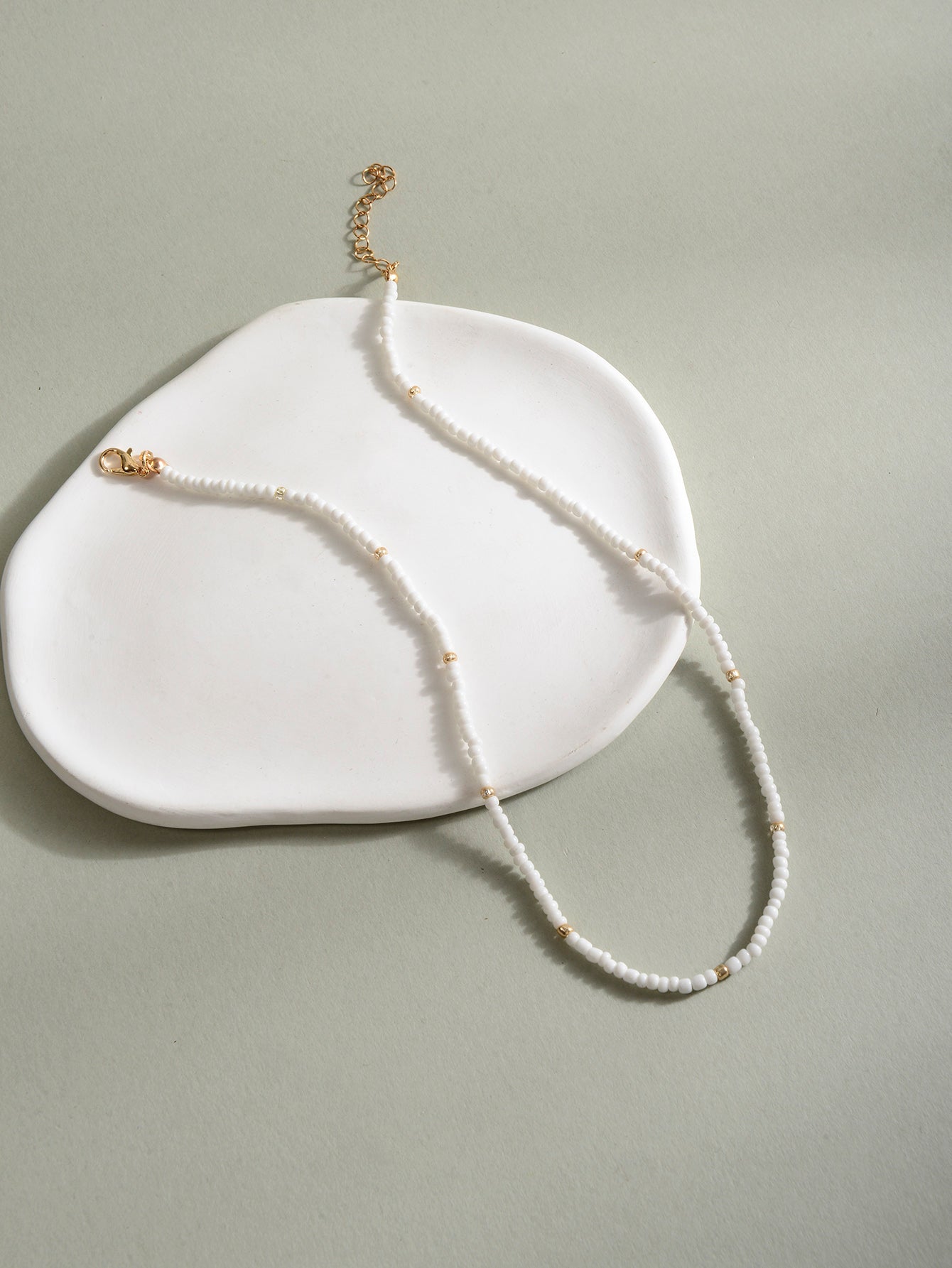 White Glass Beaded Necklace with glass beads | NA576-03 | image 4