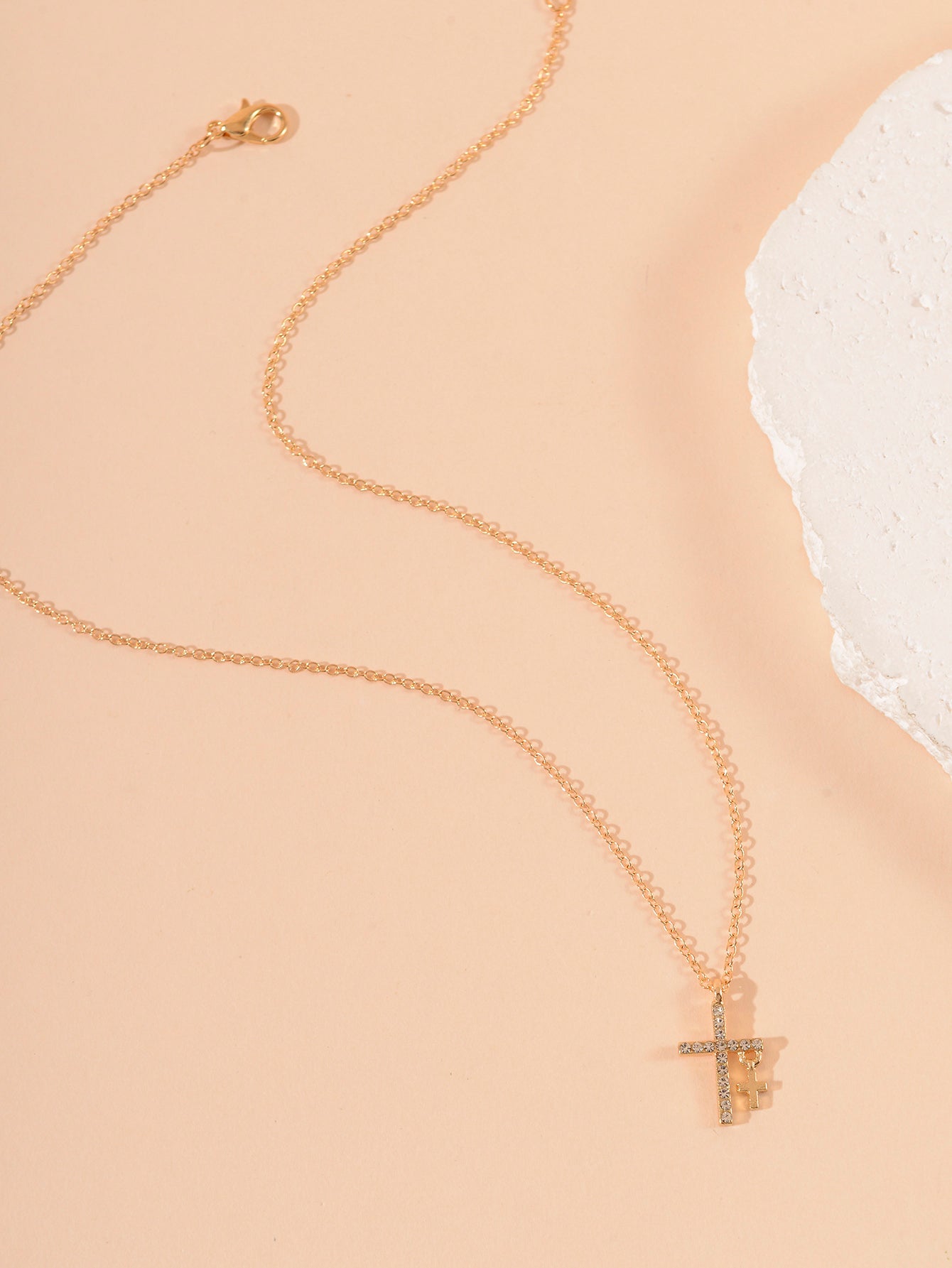 Gold-Tone Cross Pendant Necklace with zinc-alloy hardware | NA604-01 | image 4