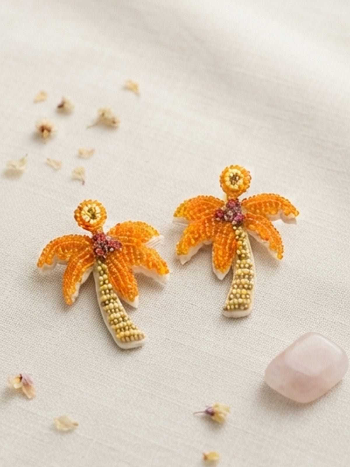 Palm tree beaded drop earrings with sparkling details | ERA647-03 | image 4