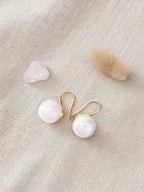 Round faux pearl earrings with polished finish | ERA081-07 | image 4