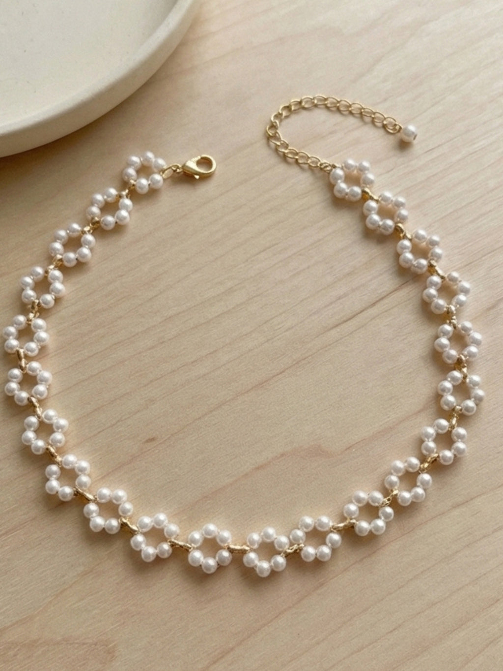 Gold-Tone Pearl Flower Necklace with zinc-alloy hardware | NA422-01 | image 4