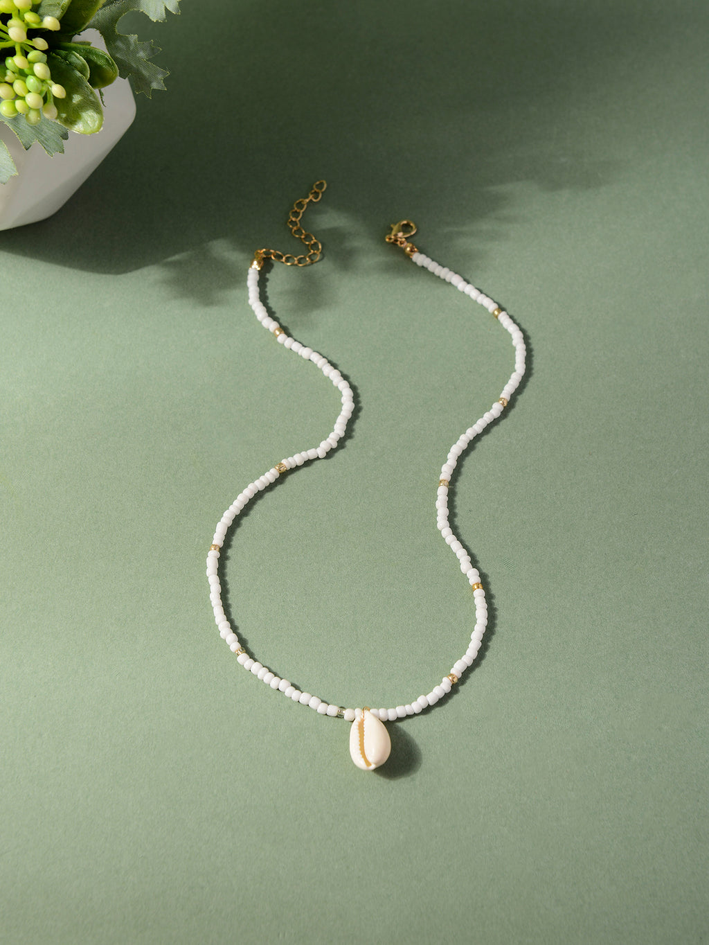 White Beaded Shell Necklace with plastic components | NA642-02 | image 4