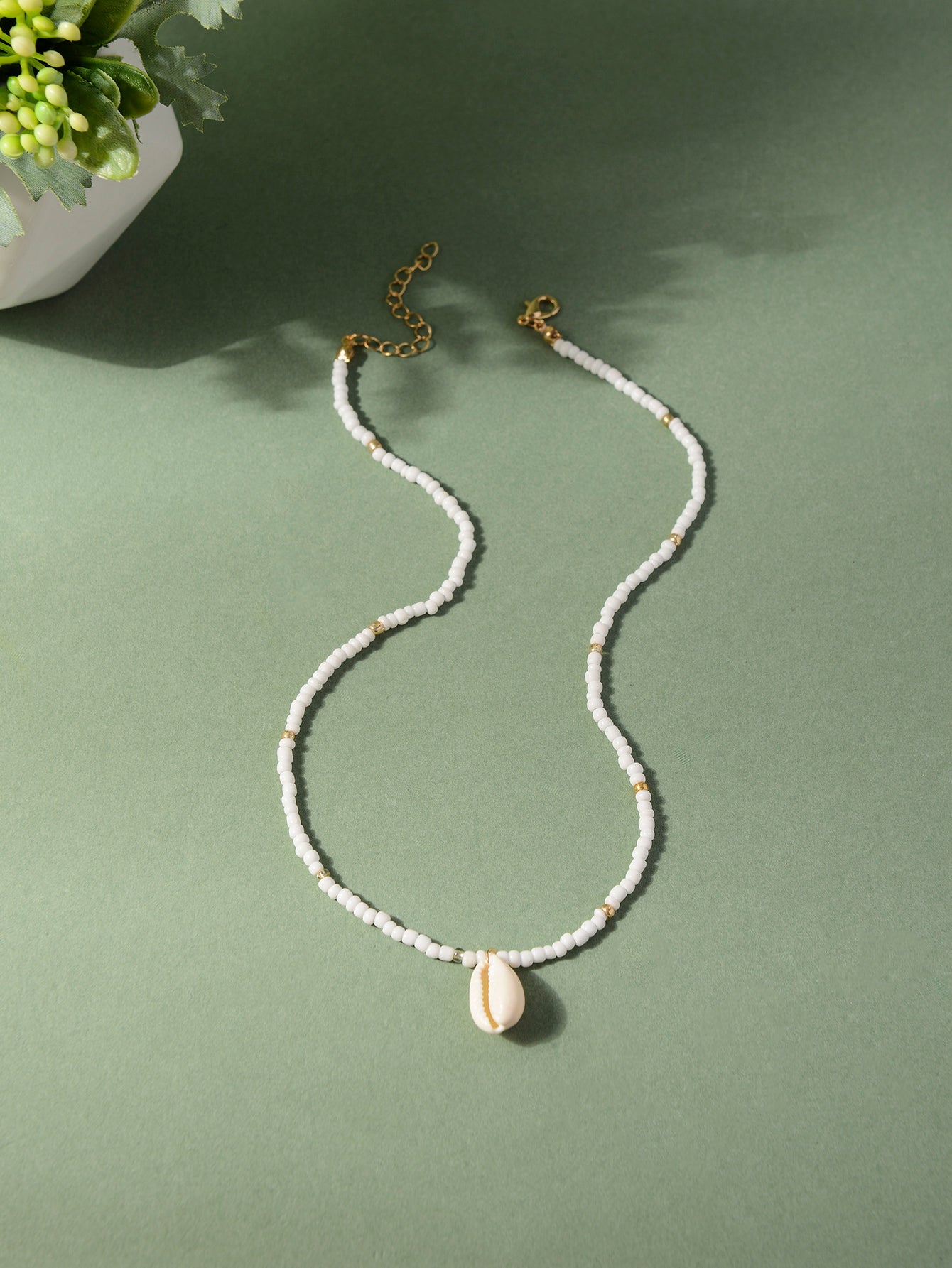 White Beaded Shell Necklace with plastic components | NA642-02 | image 4