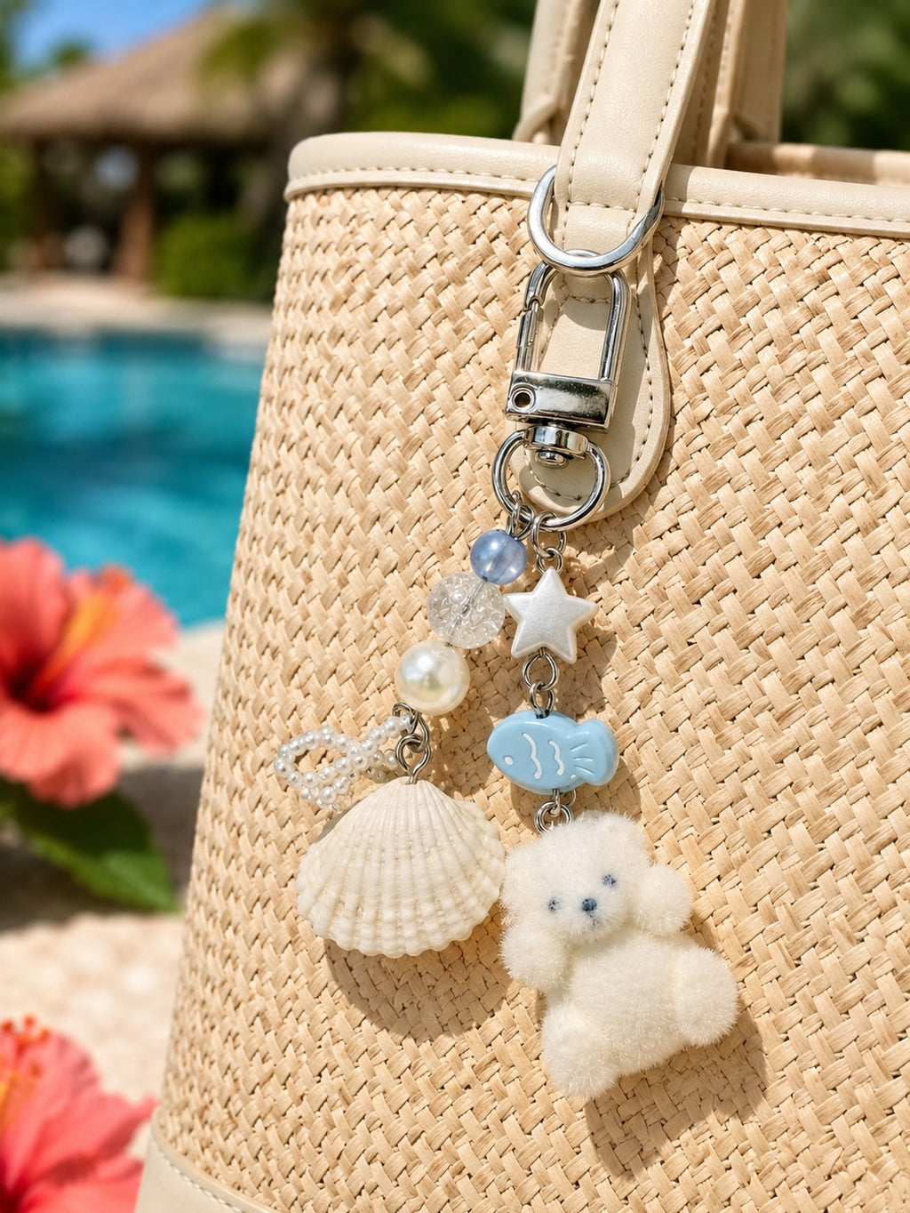 White flocked bear keychain with shell accent | KCA081-03 | image 4