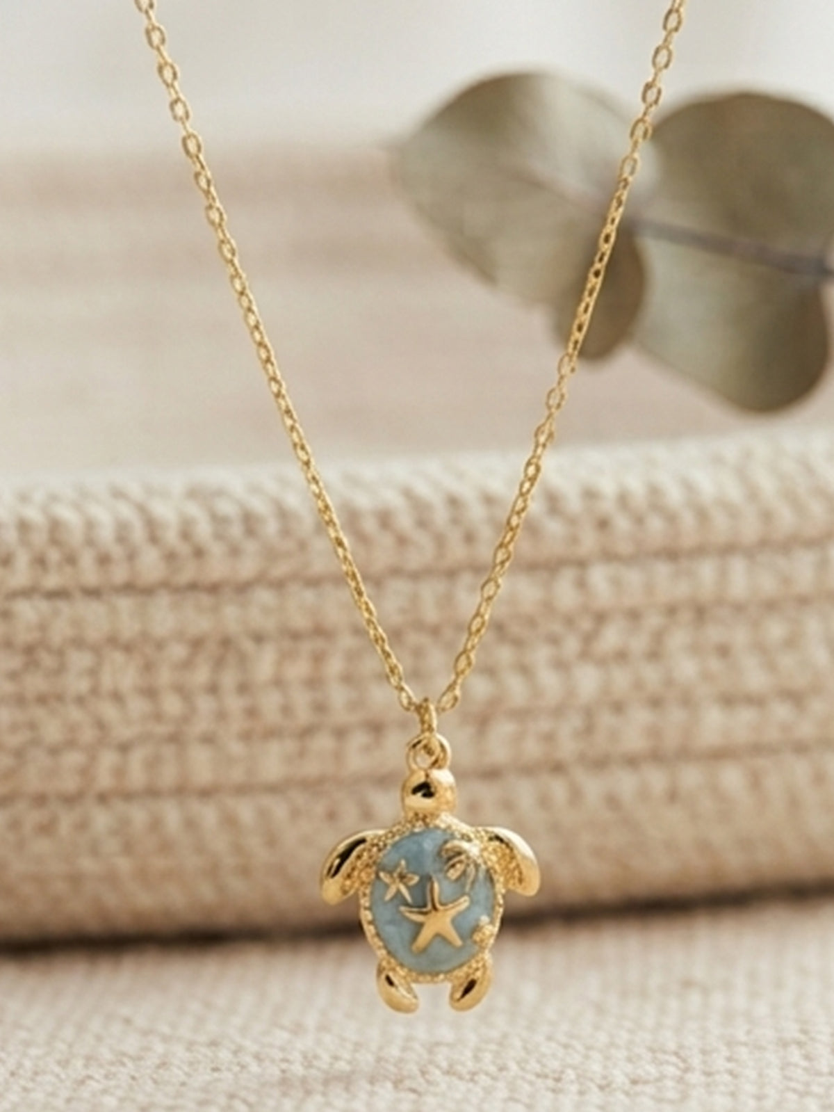 Gold-Tone Blue Turtle Pendant Necklace with zinc-alloy hardware | NA947-01 | image 4