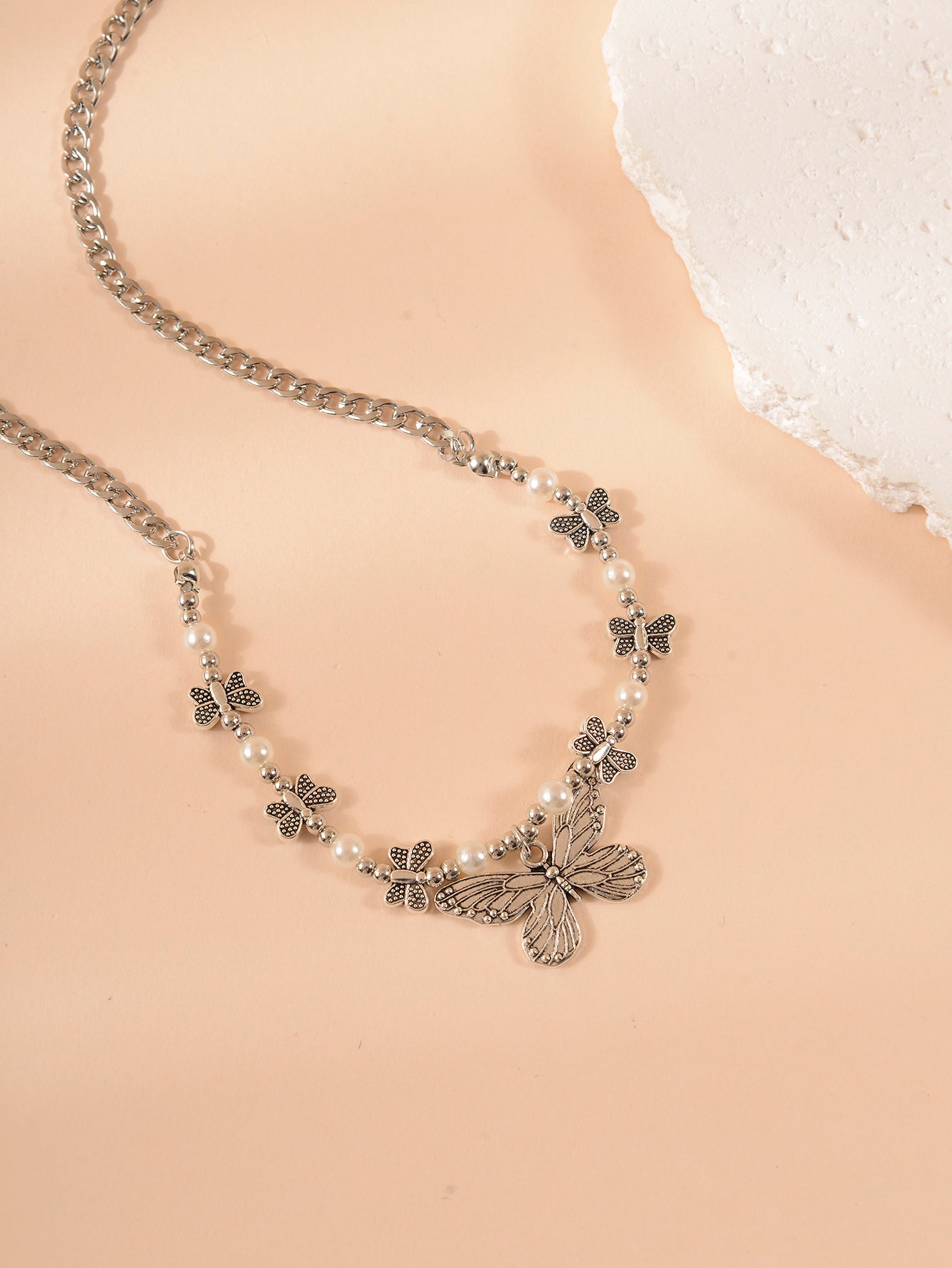 Silver-Tone Butterfly Pearl Necklace with zinc-alloy hardware | NA590-01 | image 4