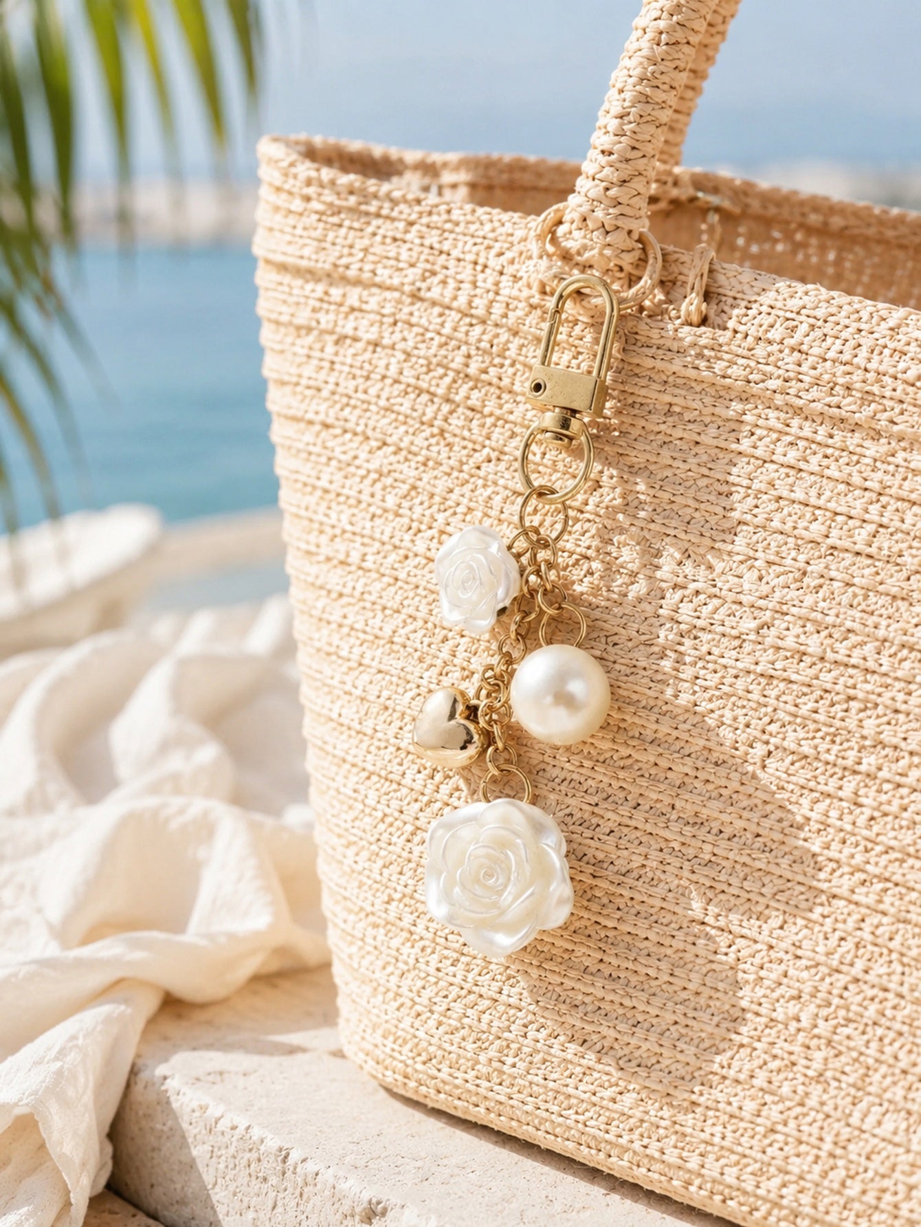 Gold-tone rose heart keychain with pearl accent | KCA074-01 | image 4