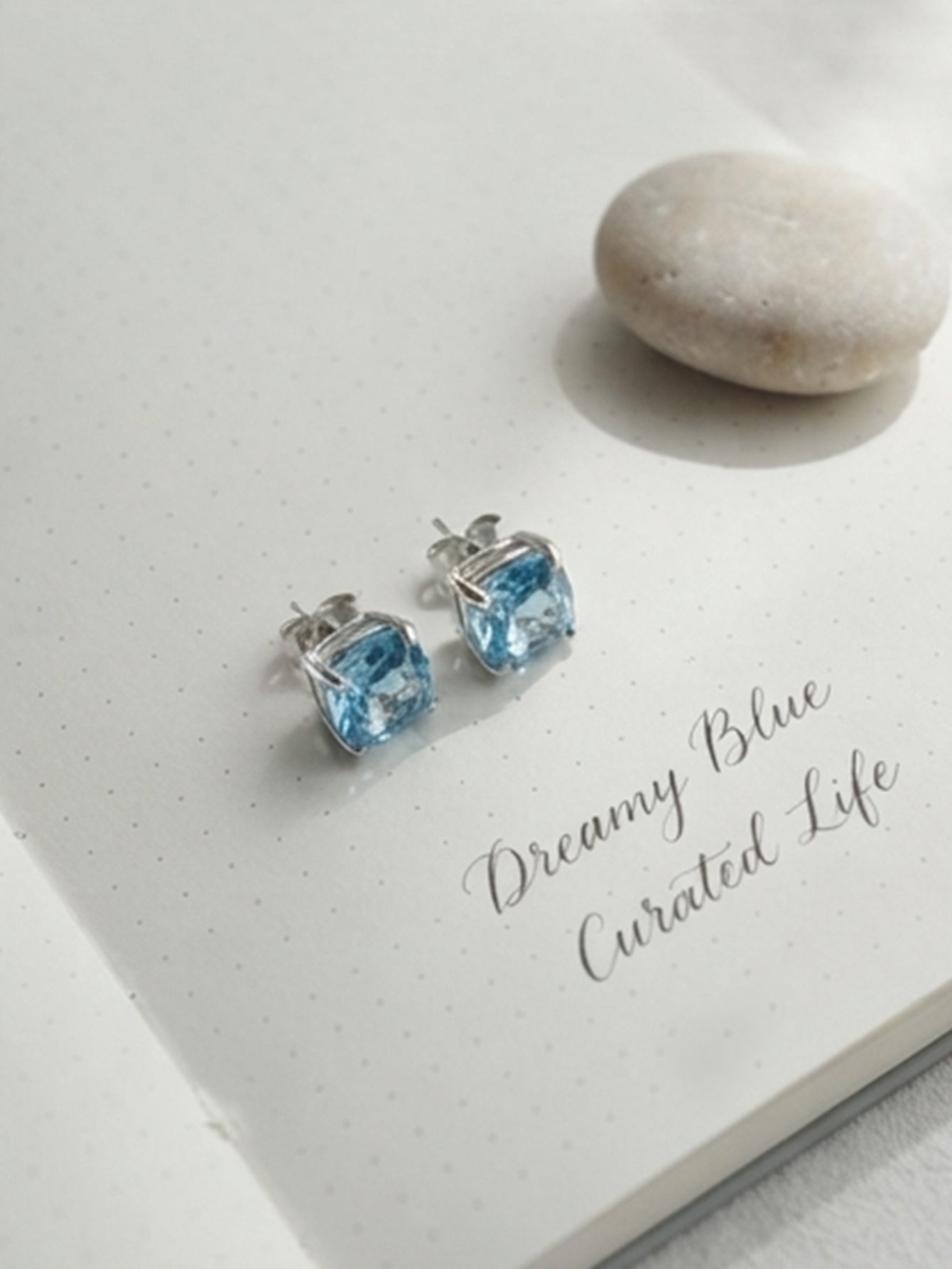 Blue square zircon stud earrings with copper setting | ERA640-01 | image 4
