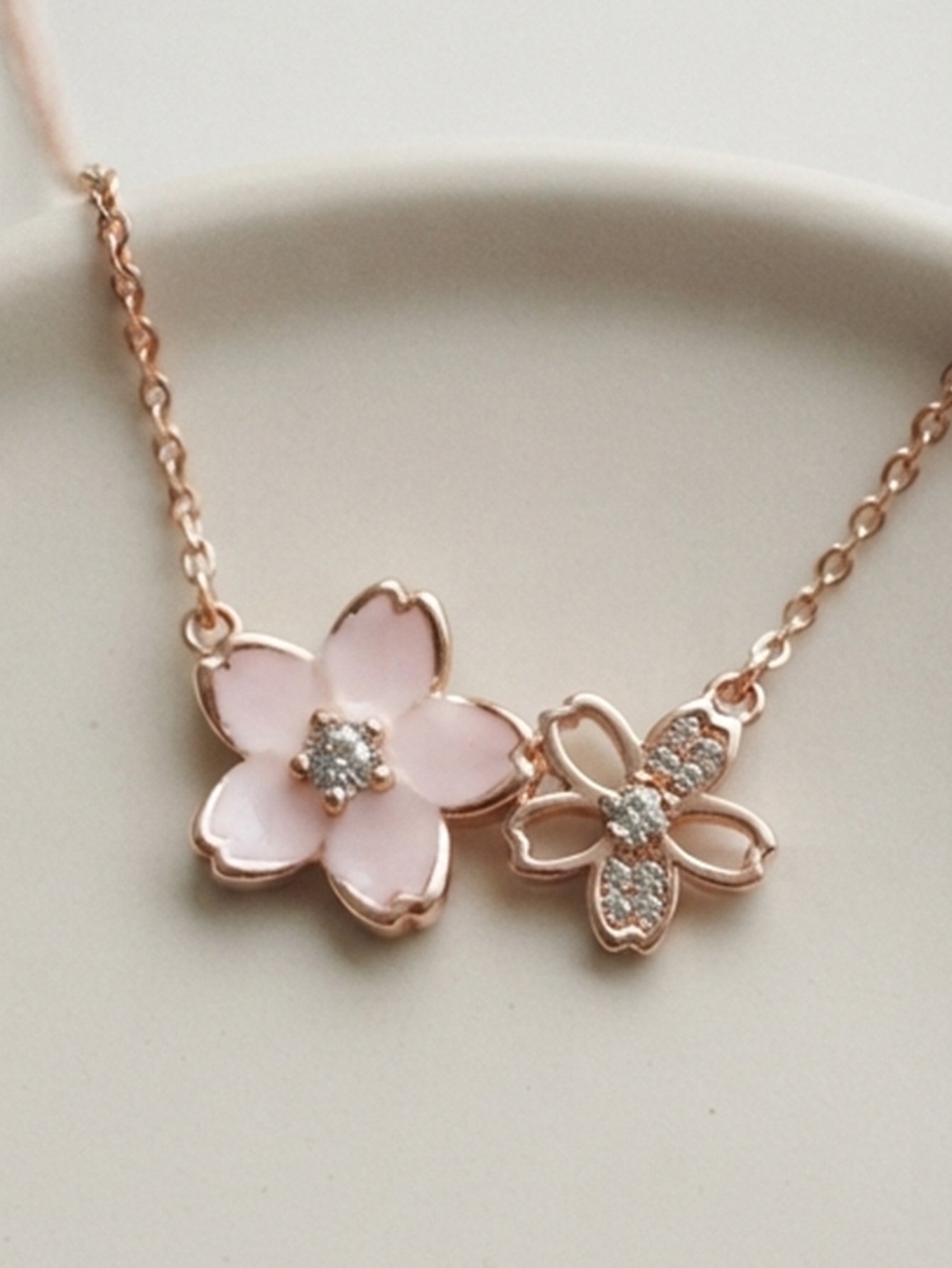 Rose Gold-Tone Mother-of-Pearl Blossom Necklace with alloy hardware | NA899-01 | image 4