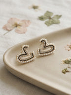 Crystal pearl heart earrings with compact silhouette | ERA388-01 | image 4