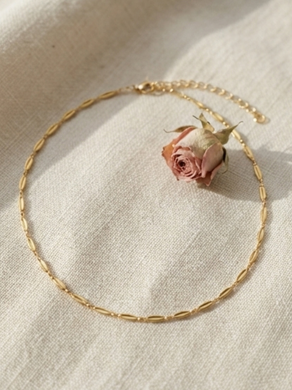 Gold-Tone Sparkle Pendant Necklace with zinc-alloy hardware | NA924-01 | image 4