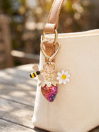 Gold-tone bee daisy strawberry keychain accessory | KCA092-05 | image 4